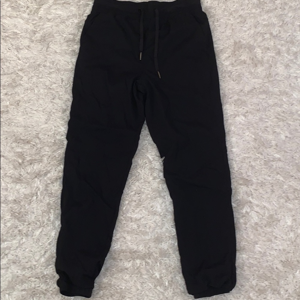 black lululemon joggers